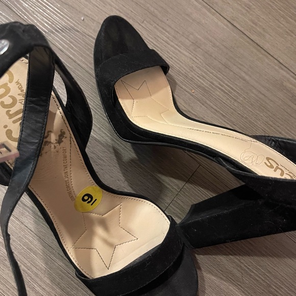 Black Heels With Strap - Picture 1 of 3